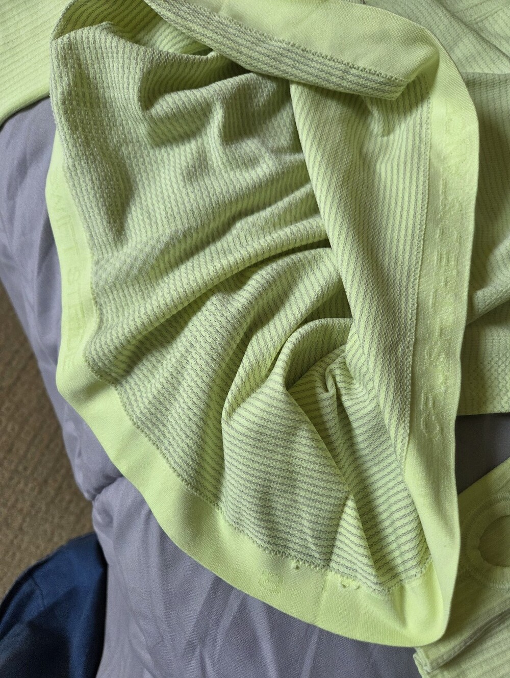 lululemon athletica Swiftly Tech Long Sleeve Crew - Picture 3 of 7